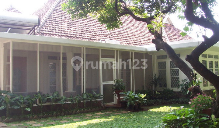 Old house only counts land in the Raden Fatah area, Kebayoran Baru, South Jakarta at Raden Fatah House SHM Needs Renovation