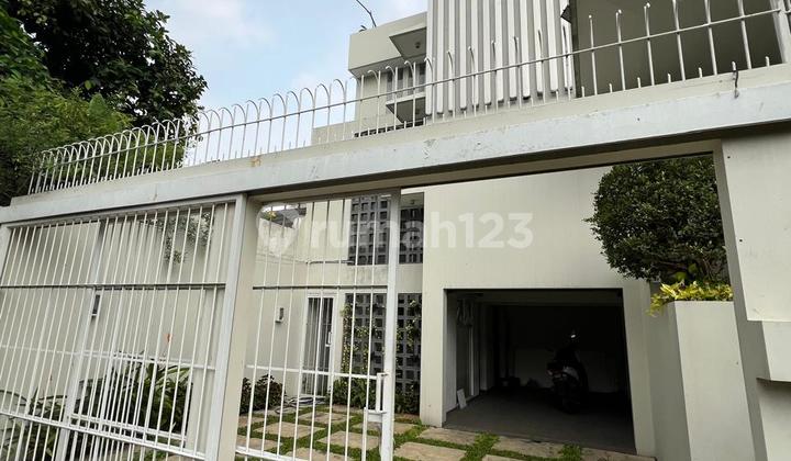 Rooftop View & Swimming Pool! This Luxurious 3-Story House is a Must-See Rooftop View & Swimming Pool! This Luxurious 3-Story House is a Must-See