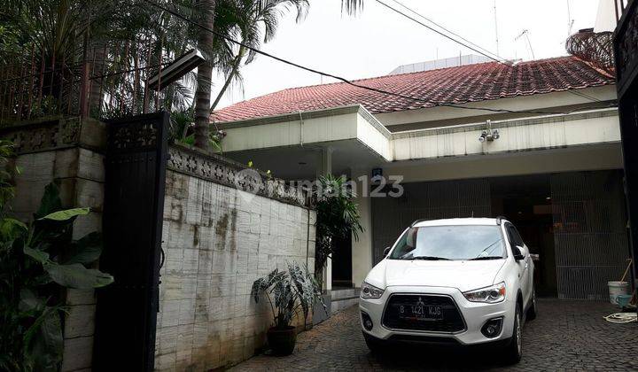 Rumah Sewa Dengan Kolam Renang Dua Lantai Siap Huni Area Senopati, Kebayoran Baru. 2