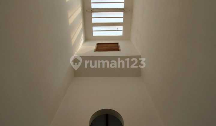 Rumah di Lebak Bulus, 2 lantai, 4+1 Kamar Tidur 2