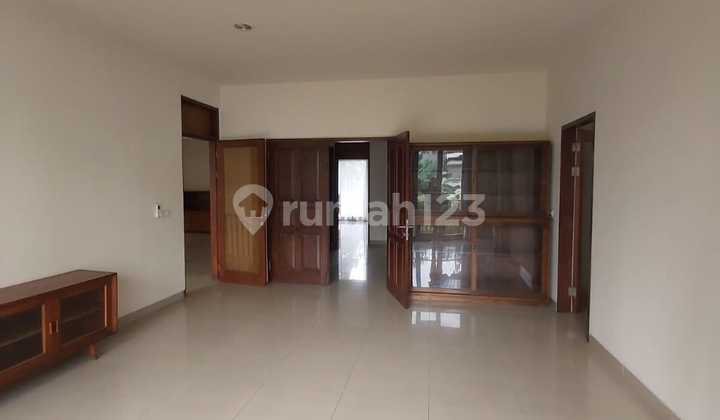 Rent a Ready-to-Occupy House in Simprug Kebayoran Baru Area - Tidy, Clean House, Close to Senayan City