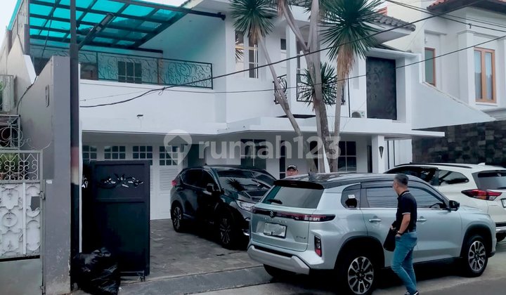 Rumah Cantik dan Rapi 2 Lantai di Cilandak Barat, Ada Pool, Lantai Atas Untuk Kantor