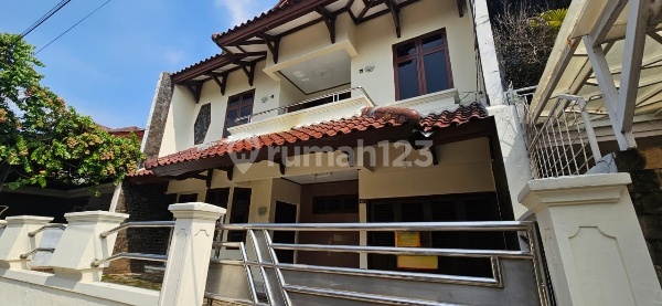 Langka! Rumah 2 Lantai Belakang Pim 2 - Pondok Indah, LT 206M², Siap Huni!