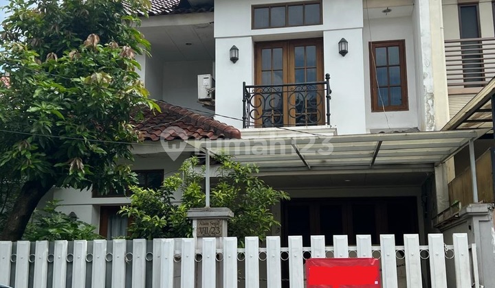 Jual Cepat Rumah di Dekat Pim Pondok Indah - 2 Lantai, Taman, Halaman Depan