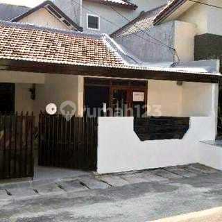 Jual Bawah Harga Pasar! Rumah Lama 1 Lantai, Jalan 2 Mobil, Dekat Benhil Raya, Senayan, Sudirman Jual Bawah Harga Pasar! Rumah Lama 1 Lantai, Jalan 2 Mobil, Dekat Benhil Raya, Senayan, Sudirman