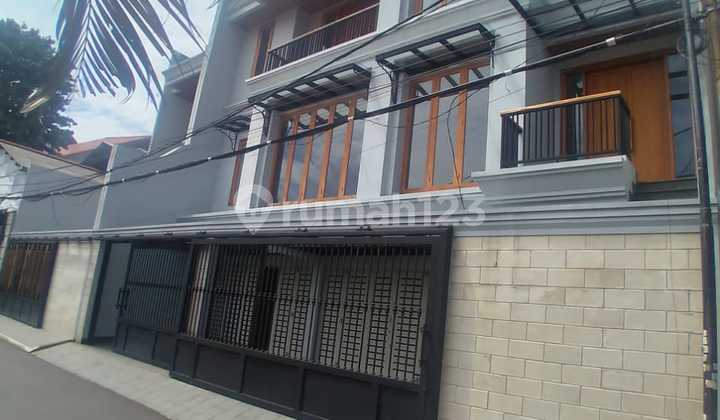 Rumah Baru 3 Lantai Siap Huni, Ada Kolam Renang, Parkir Banyak, Area Abdul Majid, Dekat MRT Rumah Baru 3 Lantai Siap Huni, Ada Kolam Renang, Parkir Banyak, Area Abdul Majid, Dekat MRT