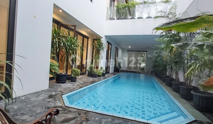 Sewa Rumah Pondok Indah-Furnished, Area Tenang dan Favorit, Ada Pool 2
