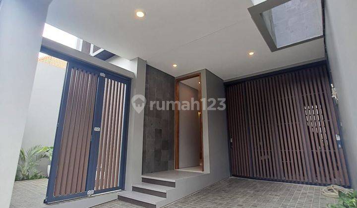 Rumah 3 Lantai , 5 Menit Jalan Kaki Ke Pim ( Pondok Indah Mall)