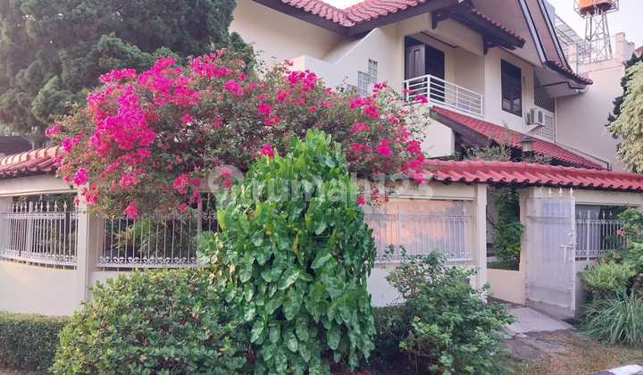 Jual Rumah Pondok Indah-2 Lantai, KT Utama Dibawah, Halaman Luas