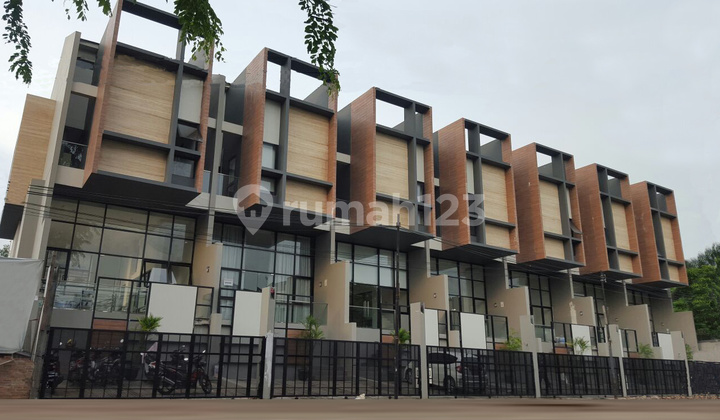 Ruko 4 Lantai Semi Furnished Interior Mewah – Langsung Hadap Jalan Raya