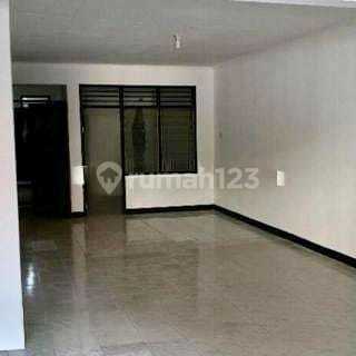 Jual Bawah Harga Pasar! Rumah Lama 1 Lantai, Jalan 2 Mobil, Dekat Benhil Raya, Senayan, Sudirman 2