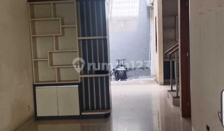 Affordable move-in ready house in Tomang. 2