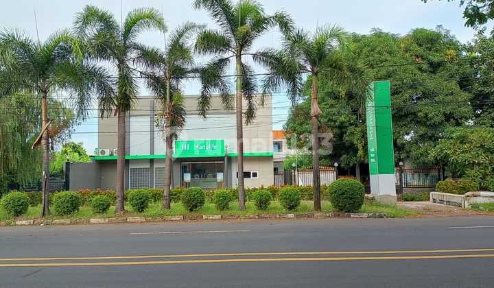 Shop house in the Samadikun area