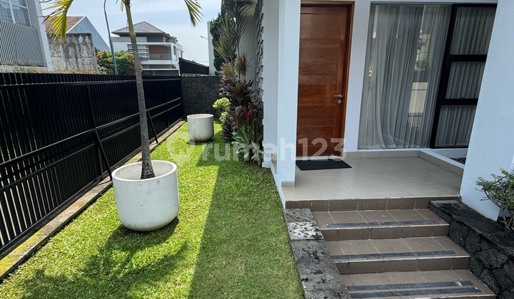 Dijual/disewakan Rumah Setraduta Dijual/disewakan Rumah Setraduta