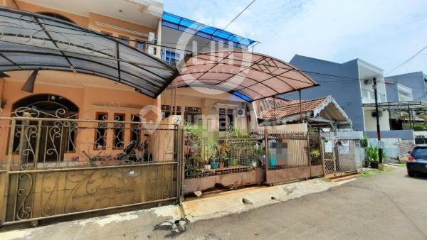 The house is elevated from the road, located in the Kelapa Molek area of Kelapa Gading.