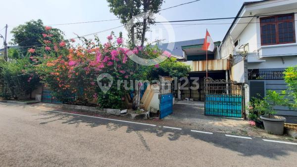 Spacious House in Cempaka Putih, Central Jakarta, Strategic Location