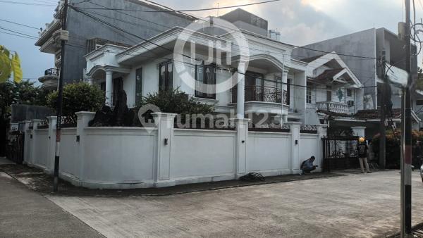 Rumah Mewah Semi Furnish di Janu Indah, Kelapa Gading, Jakarta Utara