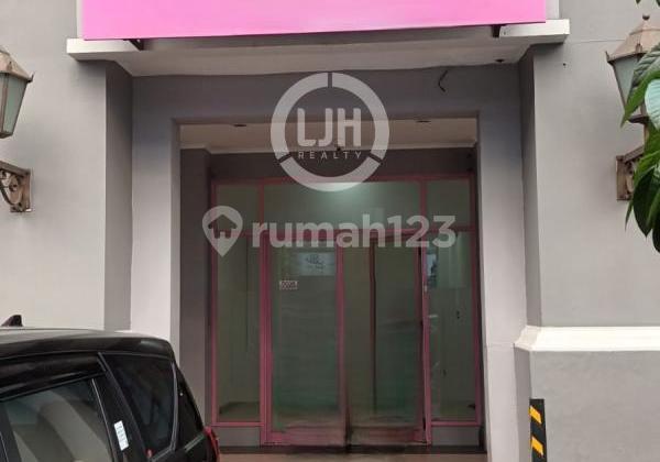 Ready-to-Occupy Shop House in a Strategic Location at Italian Walk Moi, Kelapa Gading, North Jakarta