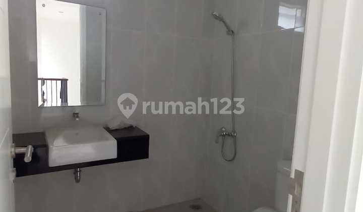 Rumah 2 Lantai di Summarecon Mutiara Dekat Bandara Sultan Hasanuddin 14