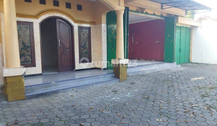 Rumah dgn tanah luas strategis di kotegede yogyakarta. SHM 2