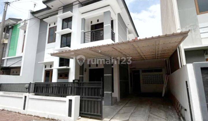 Rumah Cantik 2 Lantai Perum Condongcatur Sleman. SHM 1