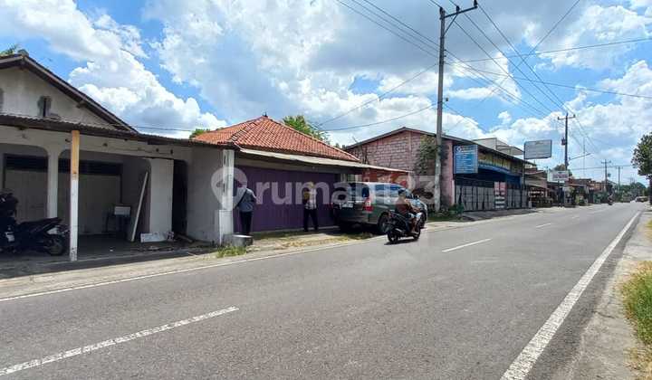 Strategic land on the main roadside in Sidokarto