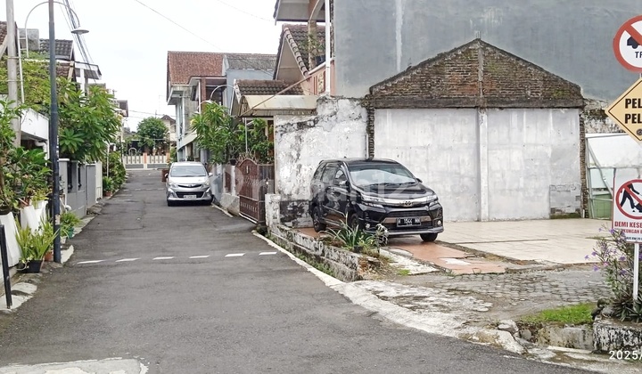 Land 139 m² with SHM near UGM in Banteng Ngaglik, Sleman.