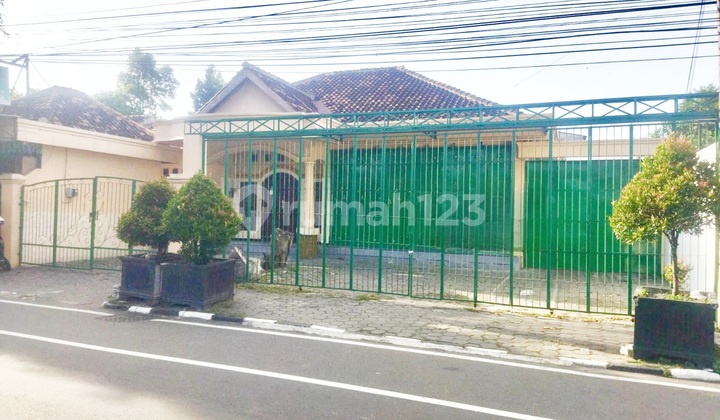 Rumah dgn tanah luas strategis di kotegede yogyakarta. SHM 1