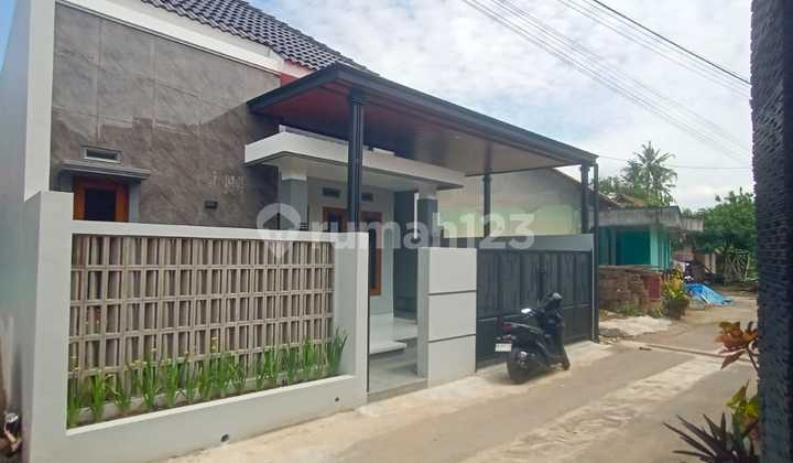 Beautiful New Minimalist House in North Godean Market Area 2