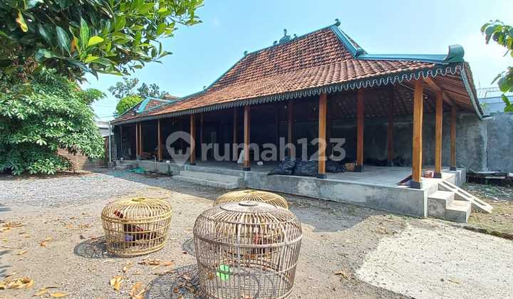 Large Parking Business Space in Sidoarum Godean Sleman