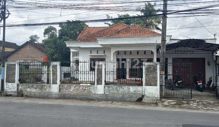 Rumah Luas Strategis Area Jl. Godean KM 7 Godean Sleman