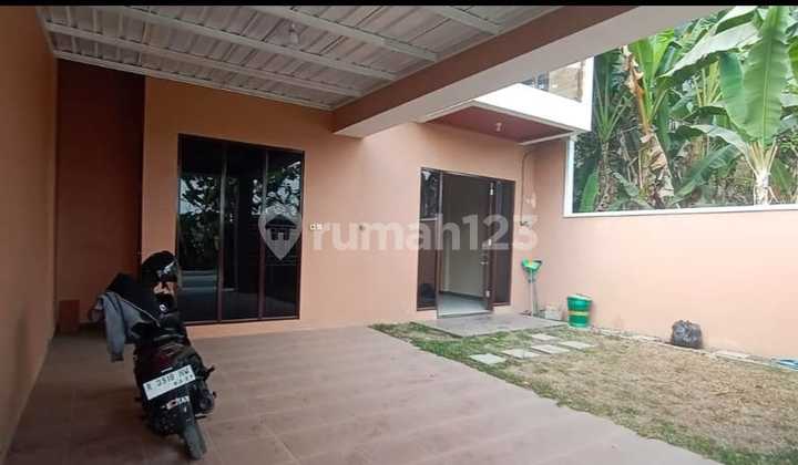 2-story house with private pool in good condition in Mlati, Sleman. Freehold title.