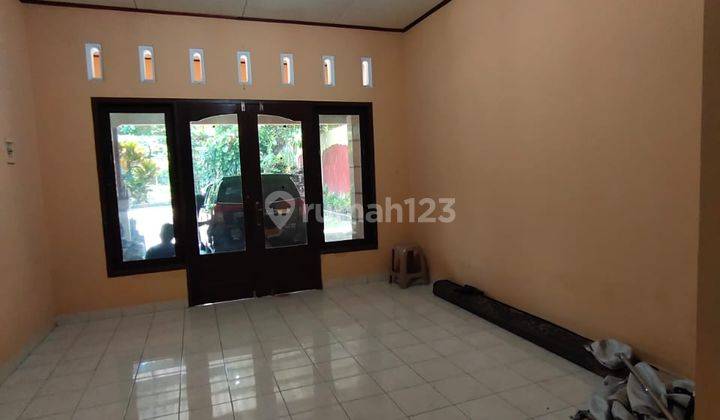 Rumah Besar Luas Halaman 10 Mobil di Palagan Sleman. SHM 2