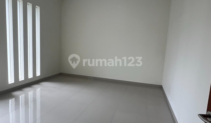 Rumah 2 Lantai Dlm Perum Jl. Kaliurang Km 8 Ngaglik Sleman 2