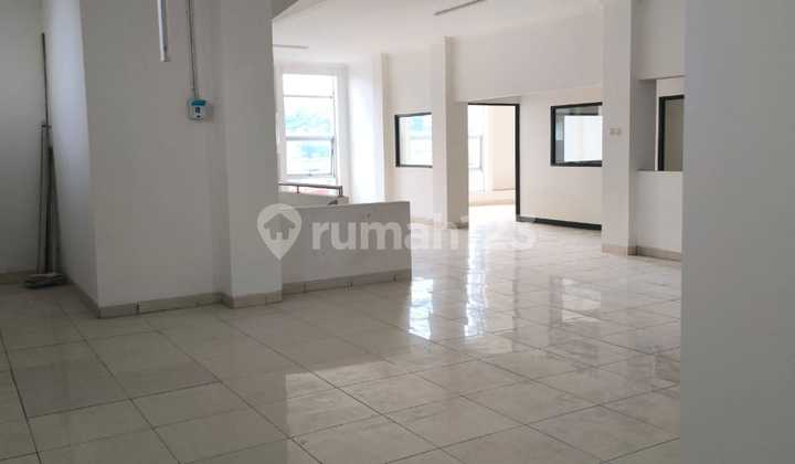 For rent: 3 shop houses on Laswi main road, 2 of which are with awnings, 1 without an awning. 2