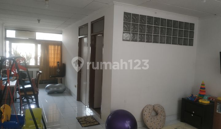 For rent: 4-storey shop house, main road Kebonjati 2