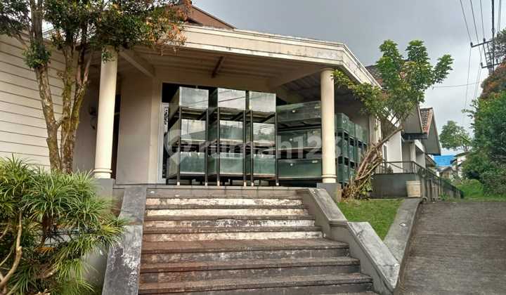 Dijual  Rumah dan villa di mainroad ciwidey. Cocok utk usaha 2
