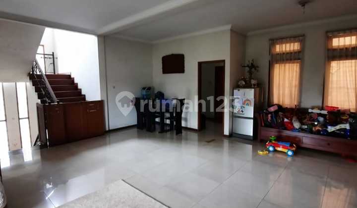 For Sale  Rumah Strategis 3 Lantai Area Turangga