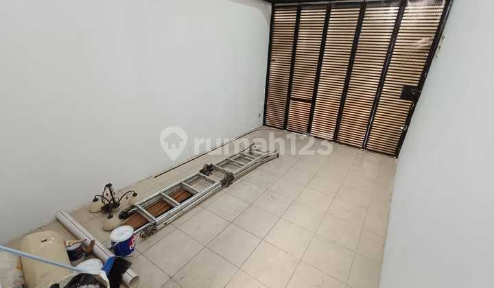 Disewakan Rumah Semi Furnished Setramurni Asri