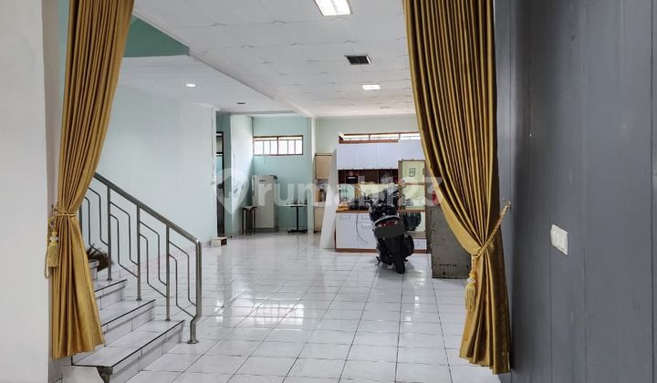 For Sale: Strategic Location Shop House in Cihampelas Area