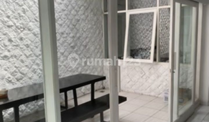 Disewakan  Rumah tinggal singgasana Pradana lokasi depan