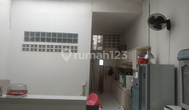 For rent: 4-storey shop house, main road Kebonjati 1