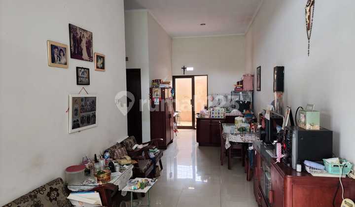 For Sale Ready-to-Live House in Kopo Permai Bandung, Well-Maintained. 2