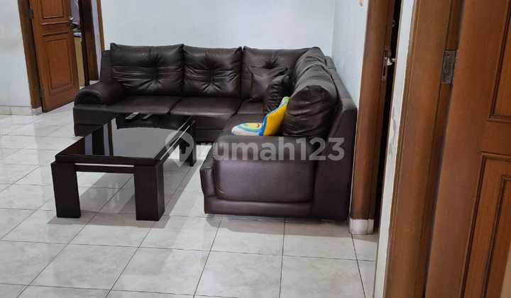 JUAL CEPAT  Rumah terawat, apik di dalam Cluster Komplek Taman Holis Indah 2