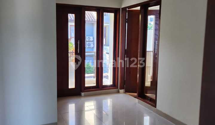 *For Sale**Rumah Cantik Minimalis Cluster Eksklusif One Gate System di Bandung Utara*