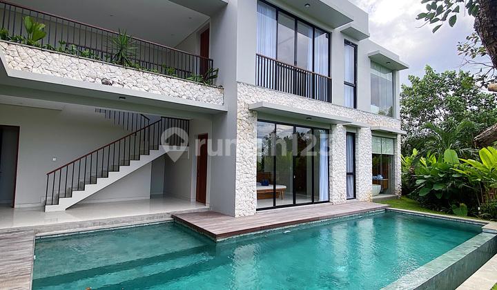Spacious and Elegant Tropical Luxury Villa in the Heart of Central Canggu Bali Spacious and Elegant Tropical Luxury Villa in the Heart of Central Canggu Bali