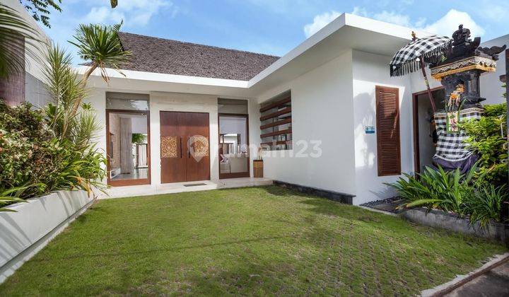 Luxury Villa Di Batu belig seminyak bangunan 1 lantai 2 kamar tidur 2