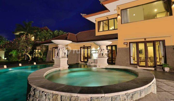 Luxury Villa seharga Tanah kosong di kawasan Seminyak terdiri dari 5 Villa 1