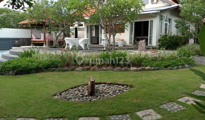 Villa style house with rice field view in Kerobokan, 4 bedrooms 2