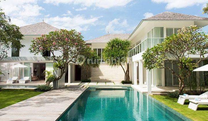 Luxury 2 unit villa in Canggu, 100 meters to the beach, walkable 1